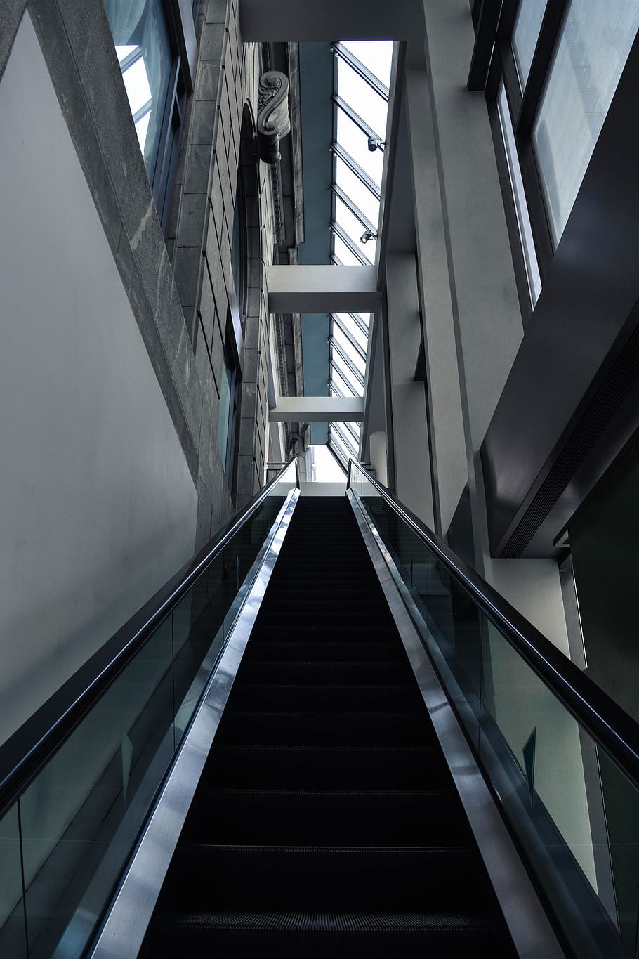 Escalator, building, handrail, perspective, reflection, architecture HD wallpaper