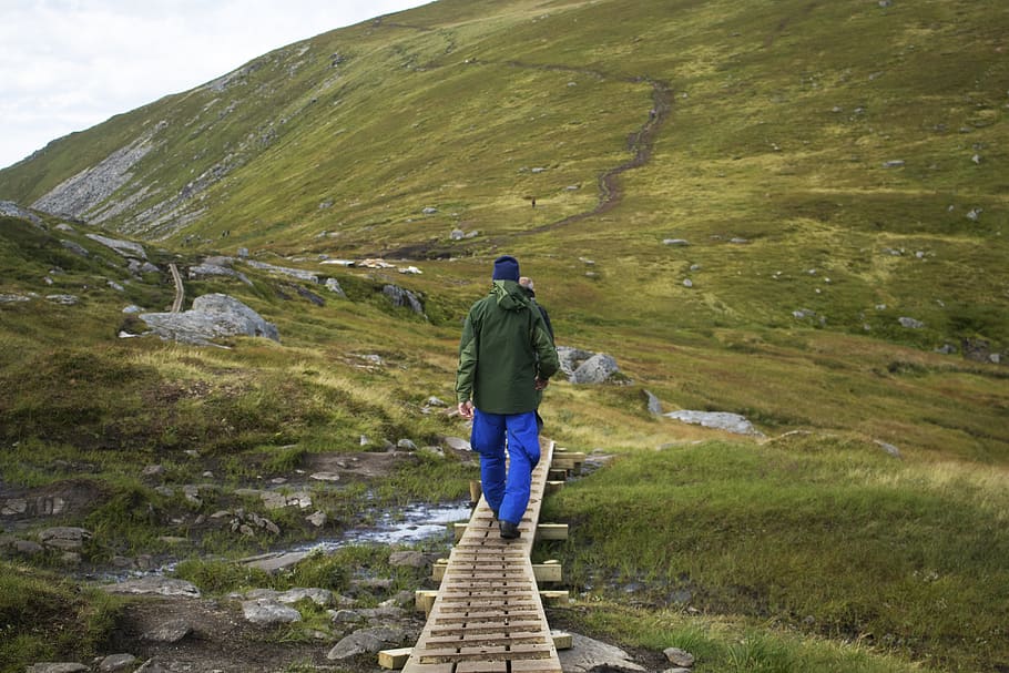 man walking during daytime, people, person, human, lofoten, norway HD wallpaper