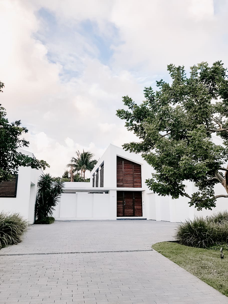 White and Brown House, architectural design, architecture, daylight HD wallpaper