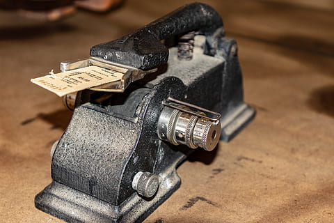 machine, vise, weaponry, gun, lathe, drive shaft, wood, spiral HD wallpaper