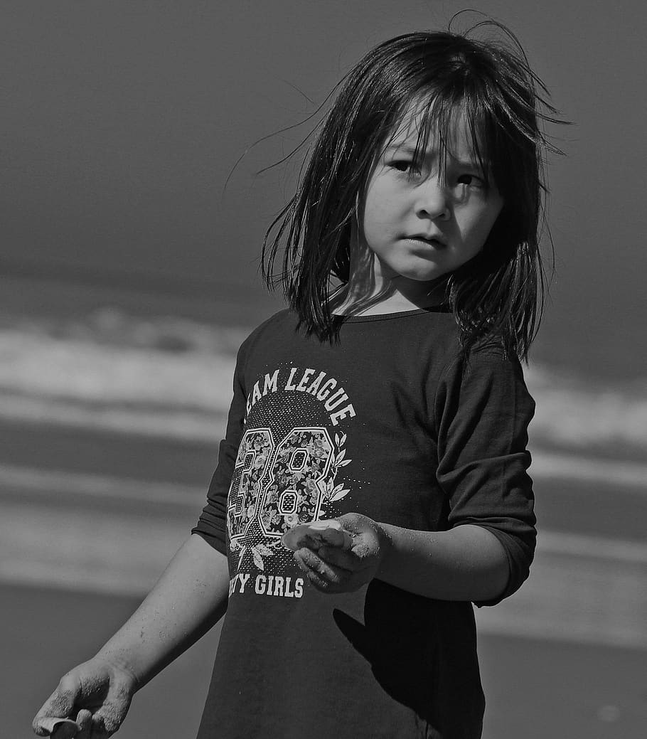 morocco, asilah, waves, girl, kids, smile, beach, black and white HD wallpaper