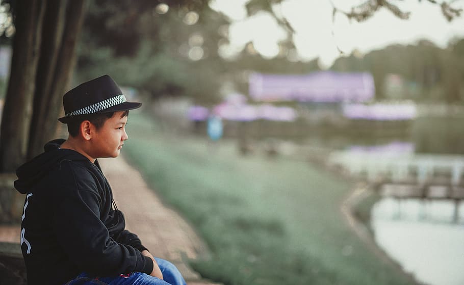 Boy Sitting On Chair, child, person, young, clothing, one person HD wallpaper