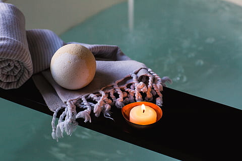 Bath Bomb Near Tub Photo, Makeup, Relax, Spa, Candle, Purple HD wallpaper