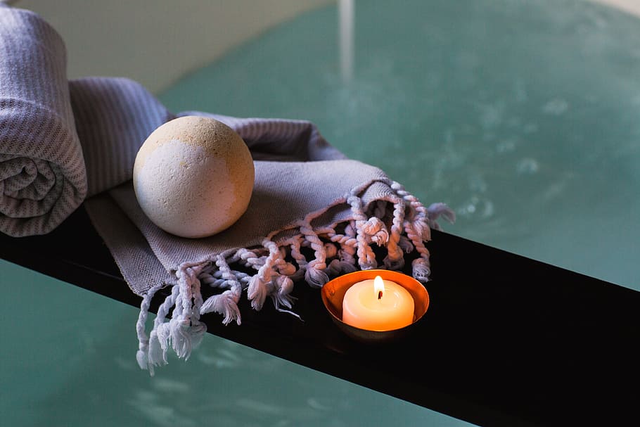 Bath Bomb Near Tub Photo, Makeup, Relax, Spa, Candle, Purple HD wallpaper