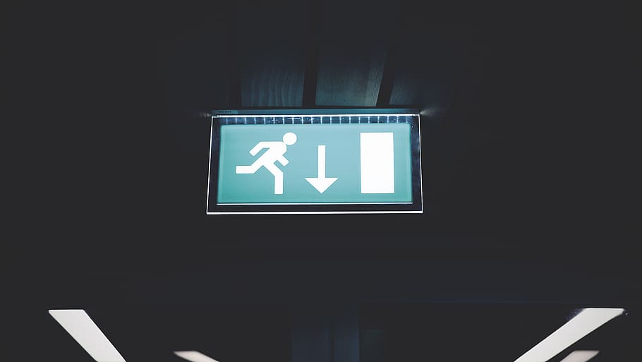 Lighted Running Signage, arrow, control, dark, electronics, fire escape HD wallpaper