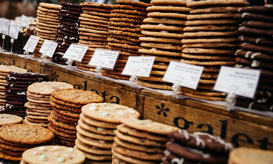 flatbread display store, biscuit, cookie, stack, food, baked HD wallpaper