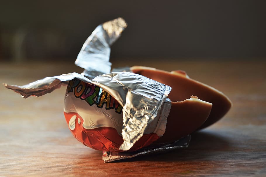 kinder, egg, chocolate, white, milk, tinsel, surprise, love HD wallpaper