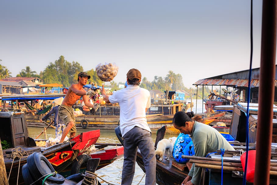 Men Standing on Boat, commerce, daylight, group, man, market HD wallpaper