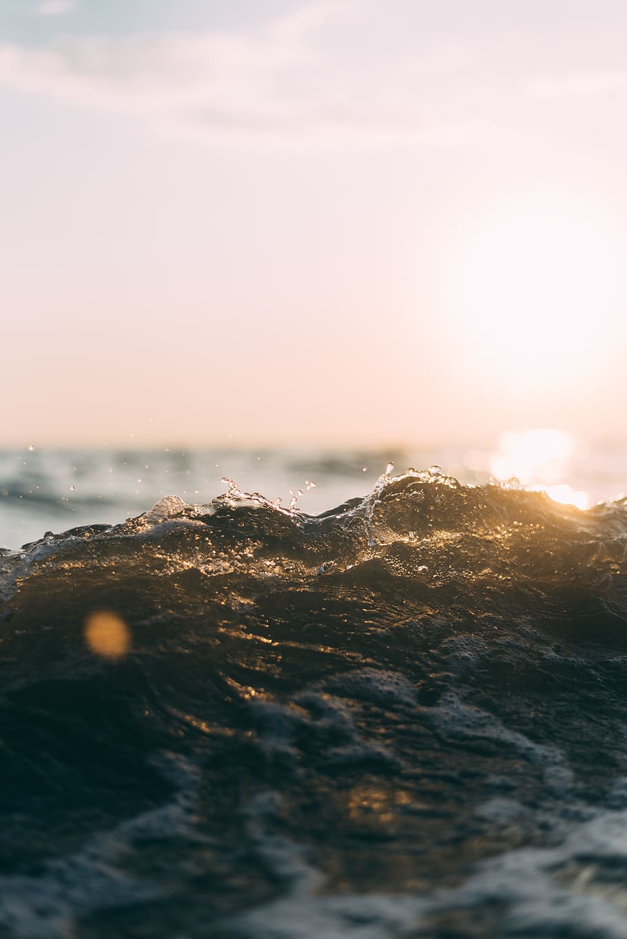 water, wave, sunlight, flare, sunset, sunrise, bokeh, blur HD wallpaper