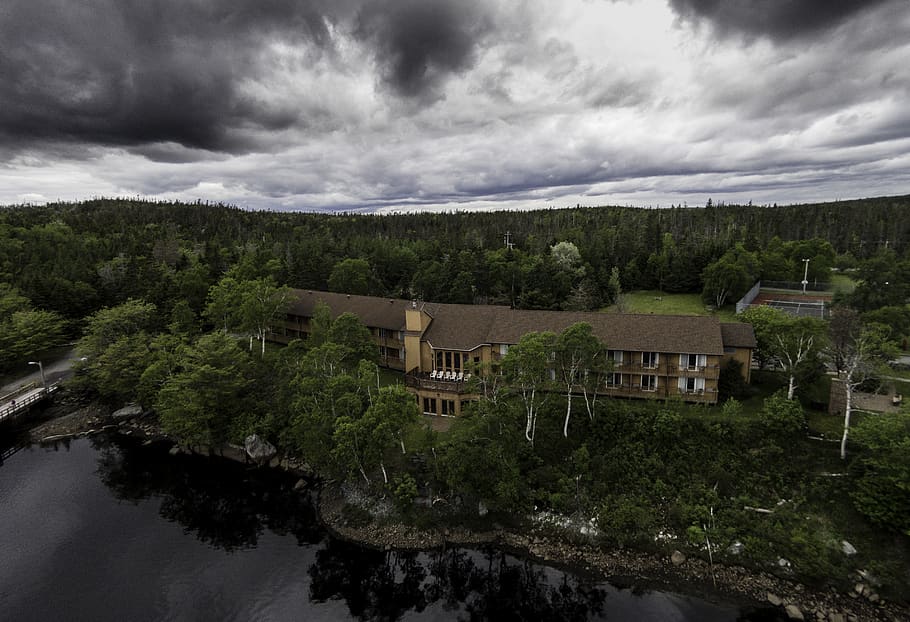 lodge, cloud - sky, tree, plant, architecture, built structure HD wallpaper