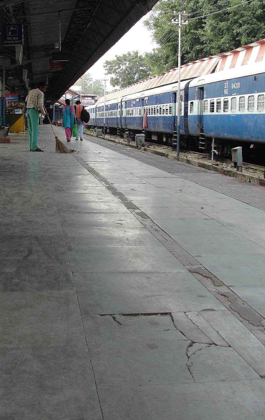 india, train, platform, railway, station, transportation, mode of transportation HD wallpaper