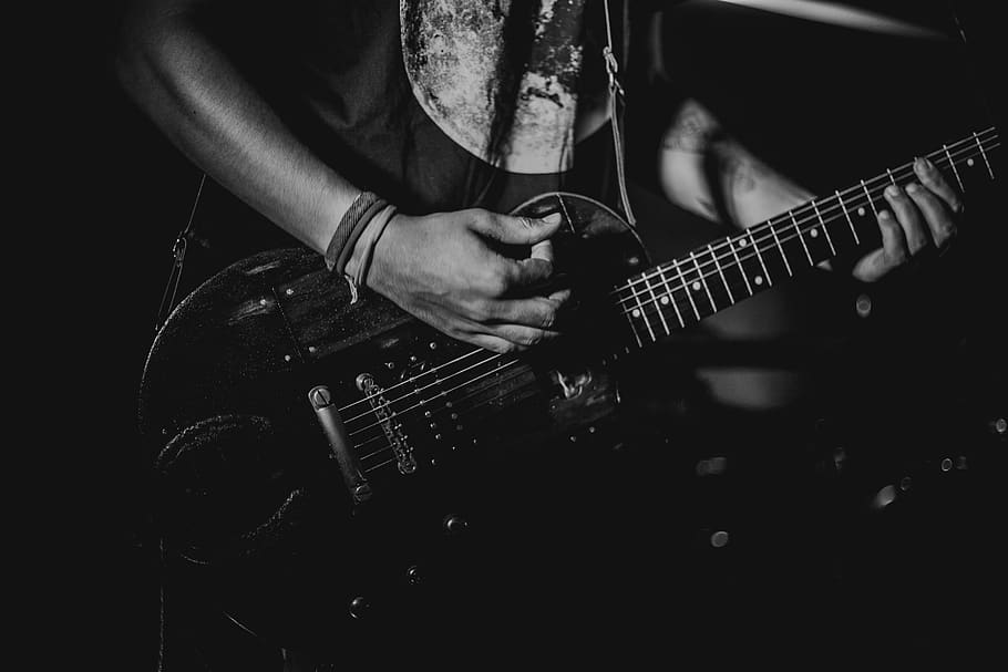 Man Playing Guitar, band, bass, black and white, bnw, concert HD wallpaper