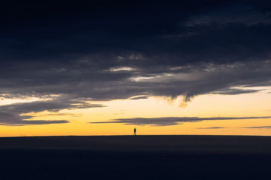 horizon, dark, clouds, sky, nature, view, people, alone, silhouette HD wallpaper