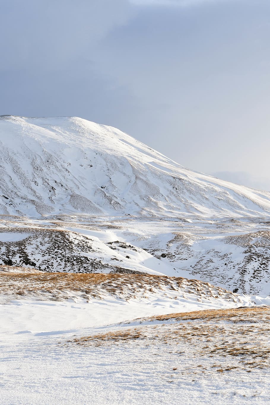 snow capped mountain under cloudy sky, cold temperature, winter HD wallpaper