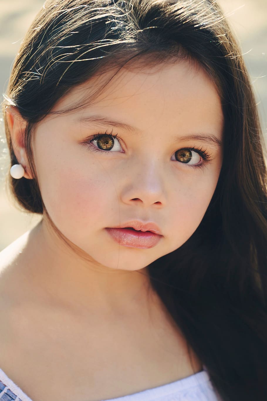 toddler's face, portrait, headshot, one person, close-up, looking at camera HD wallpaper