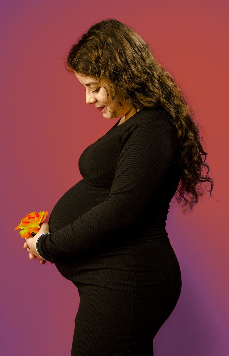Большая беременность. Беременная женщина. Женщина с большим животом. Беременная девушка. Беременные крупные женщины.