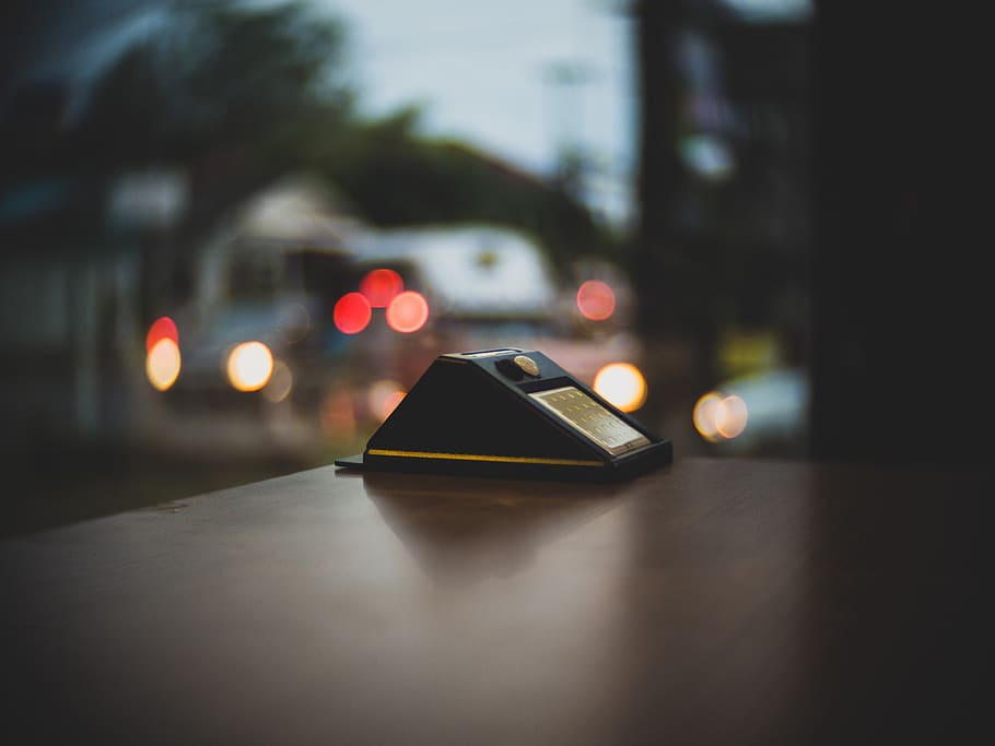 Shallow Photo of Black Table Decor, blurred background, car, evening HD wallpaper
