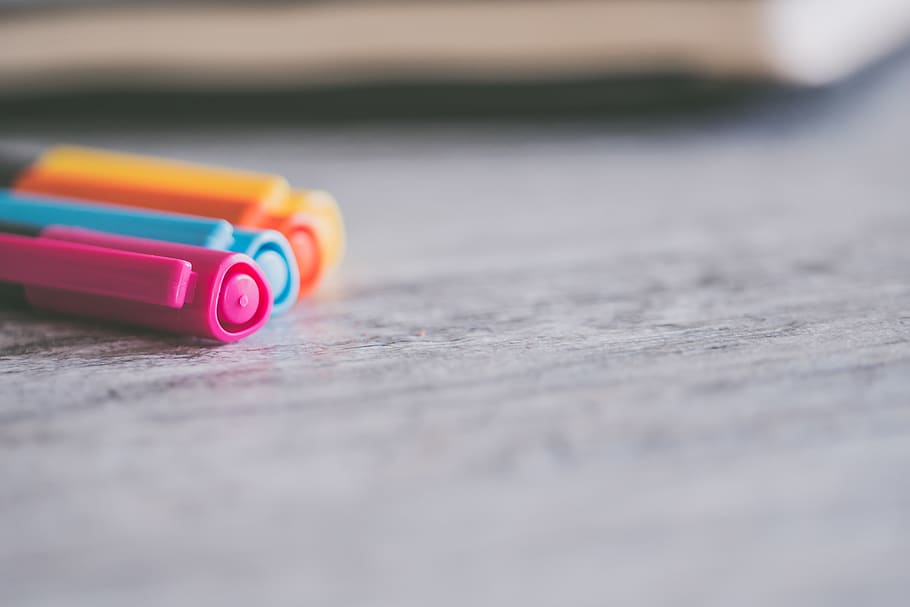 Assorted Colored Pens, art, background, blur, close-up, colors HD wallpaper