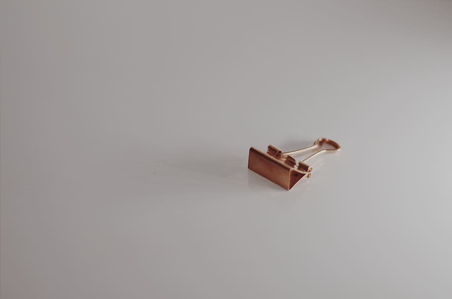 Gold Paperclip, paper clip, studio shot, copy space, indoors HD wallpaper