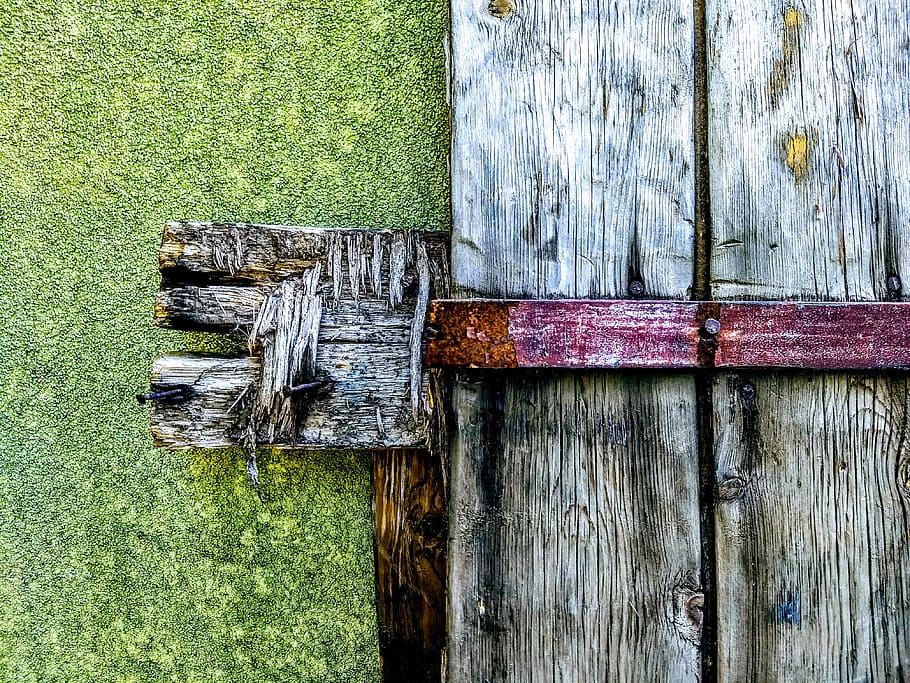 Gray and Red Wooden Bracket, door, latch, rustic, rusty, wood - material HD wallpaper