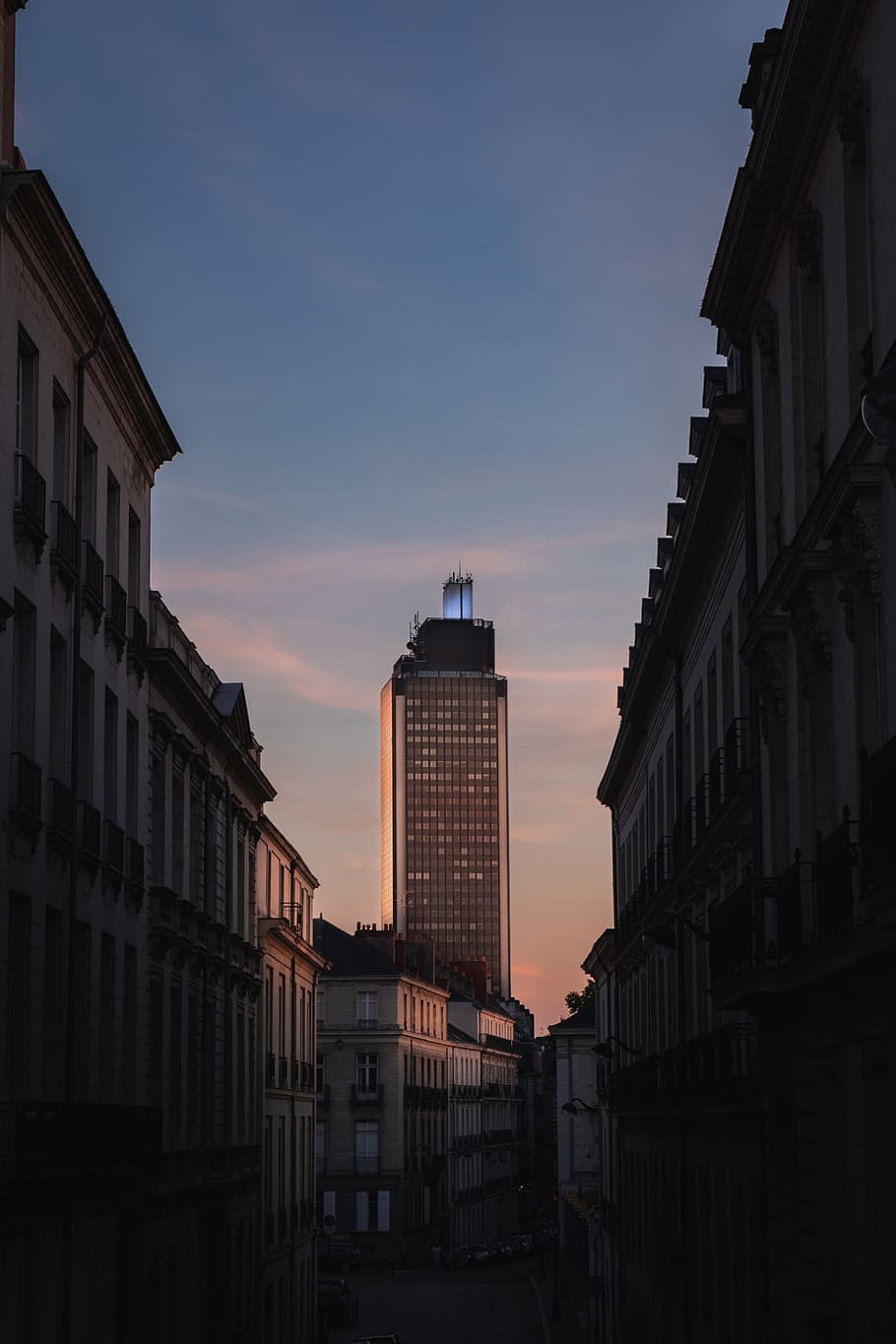 brown concrete high-rise building, tower, highrise, street, sunset HD wallpaper
