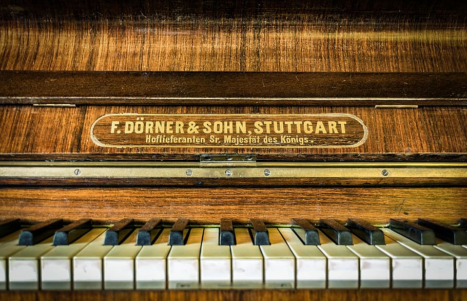 Brown Upright Piano, antique, classic, design, harmony, instrument HD wallpaper
