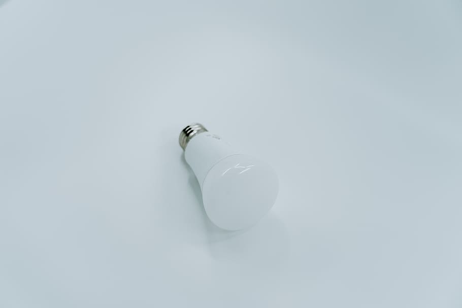 white light bulb, indoors, copy space, studio shot, no people HD wallpaper