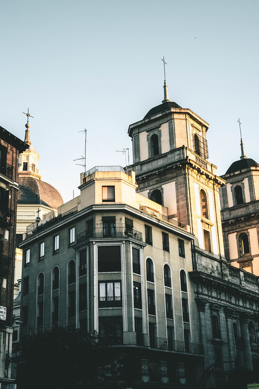 In Distance Beige Cathedral, architecture, buildings, city, cityscape HD wallpaper