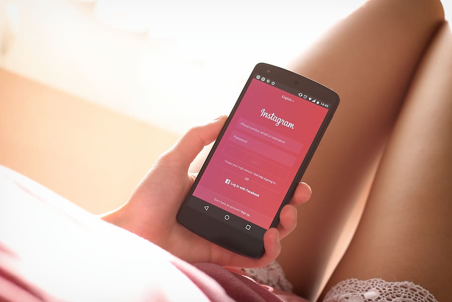 Woman Holding Black Smartphone, blur, cellphone, connection, contemporary HD wallpaper