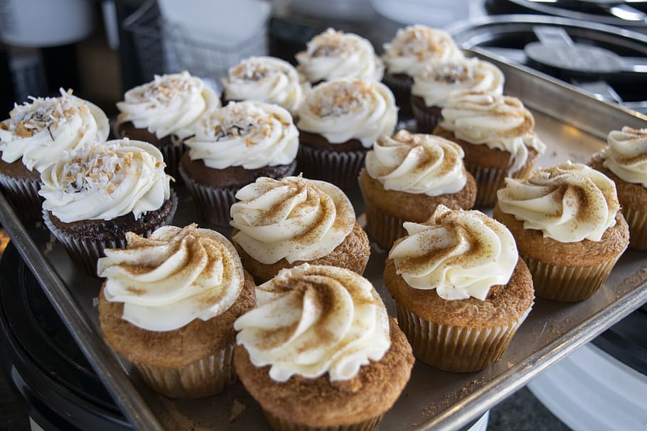 Baked Cupcakes, bakery, baking, celebration, chocolate, chocolate cupcakes HD wallpaper