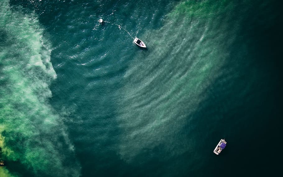 moving white speedboat, sea, lake, ocean, ripple, water, dark, HD wallpaper