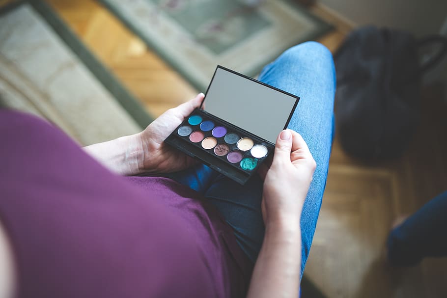 Woman holding the box with eyeshadows, colors, make up, makeup HD wallpaper