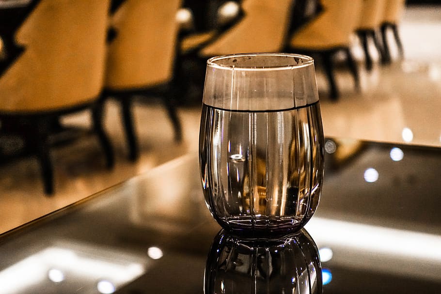 glass, goblet, drink, beverage, cup, alcohol, furniture, table HD wallpaper