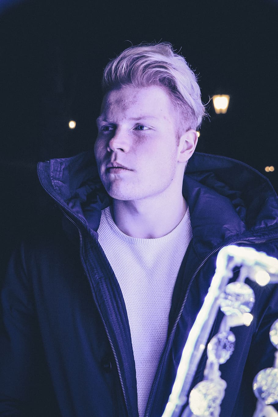 model, portrait, neon, light, dark, night, fashion, urban, clothes HD wallpaper