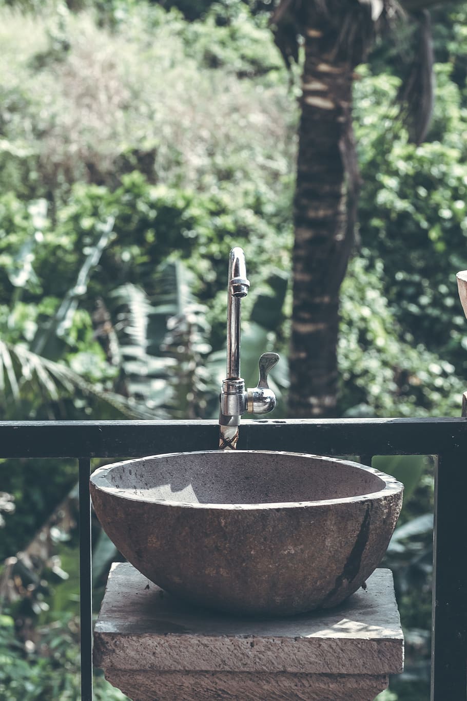 Concret Sink, faucet, wash bin, focus on foreground, day, nature HD wallpaper