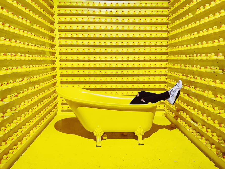 White Claw Foot Bathtub Yellow, How To Whiten A Yellowed Bathtub