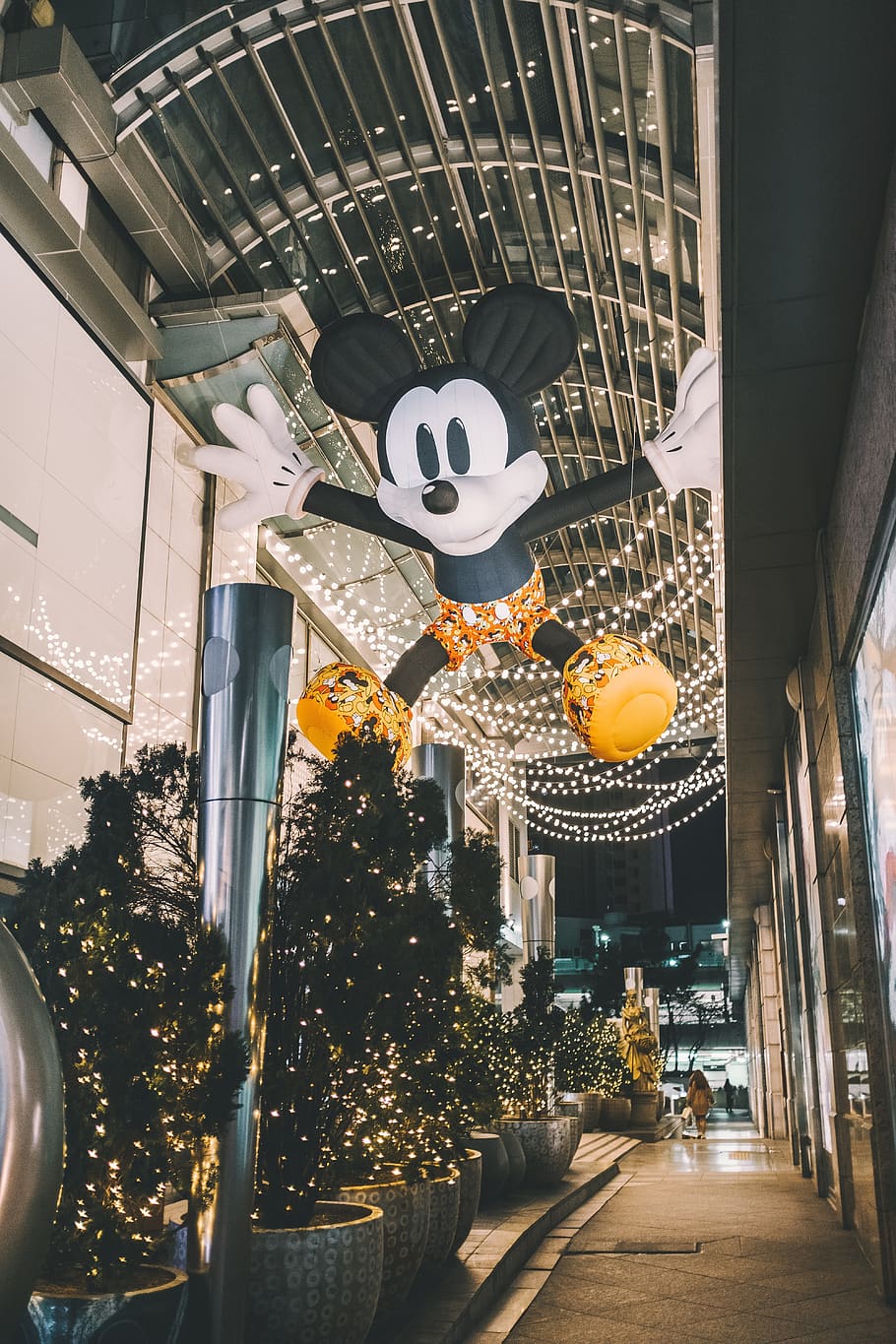 Mickey Mouse statue, architecture, built structure, illuminated HD wallpaper