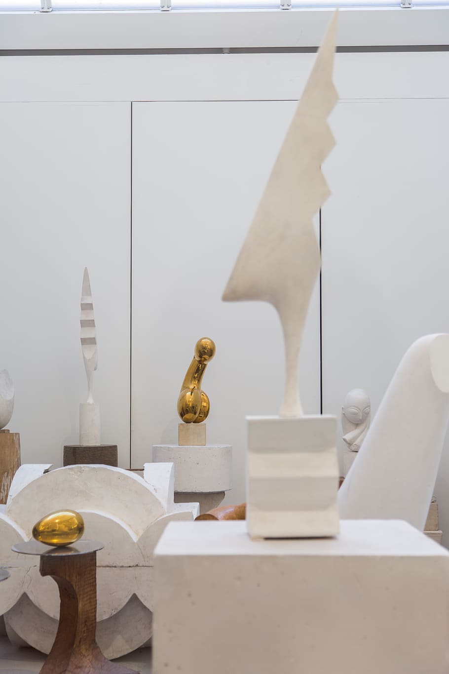 statuette in museum, table, indoors, no people, chair, seat, white color HD wallpaper