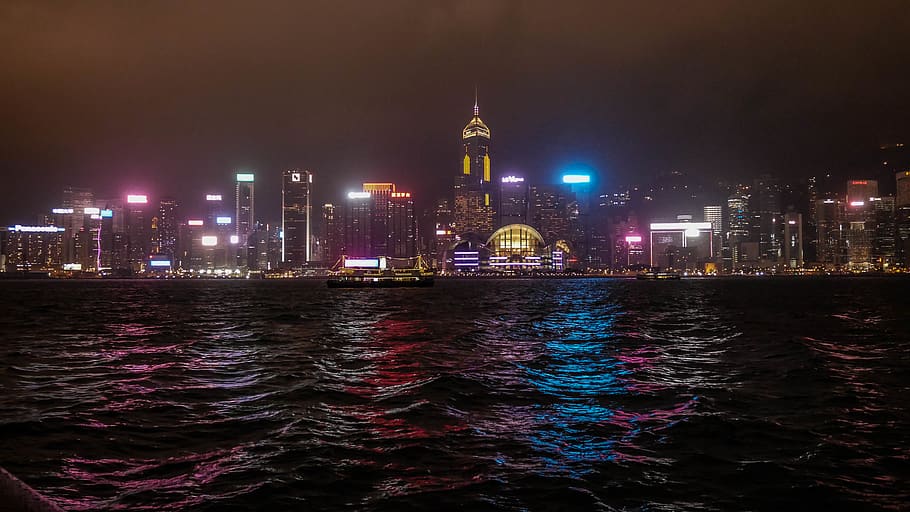 city and ocean during night, metropolis, town, urban, building HD wallpaper