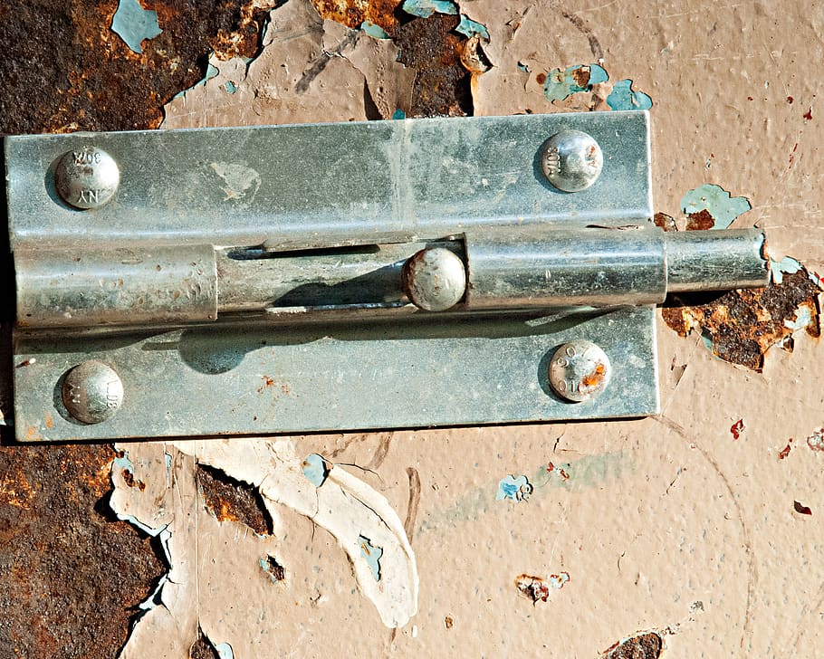 lock, peeling paint, colors, rust, door, afternoon, sunlight HD wallpaper