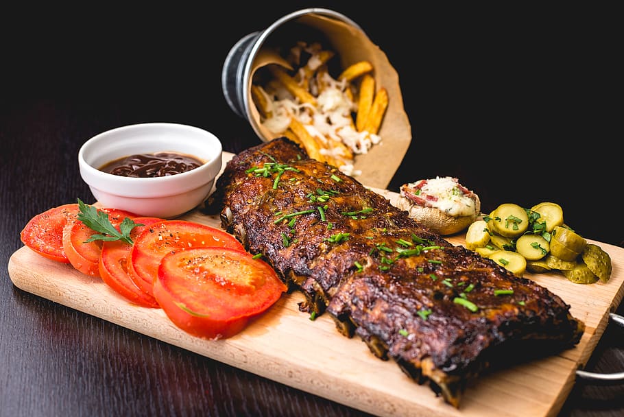 roasted ribs with sliced tomatoes and potatoes, food, steak, supper, HD wallpaper