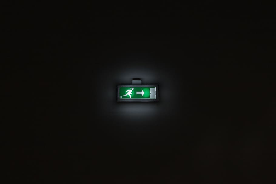 walk and green arrow sign, exit, minimalist, safety, escape route, HD wallpaper