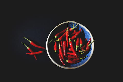 bowl on red chilies, chilli, dark, light, eat, ingredients, spicy HD wallpaper