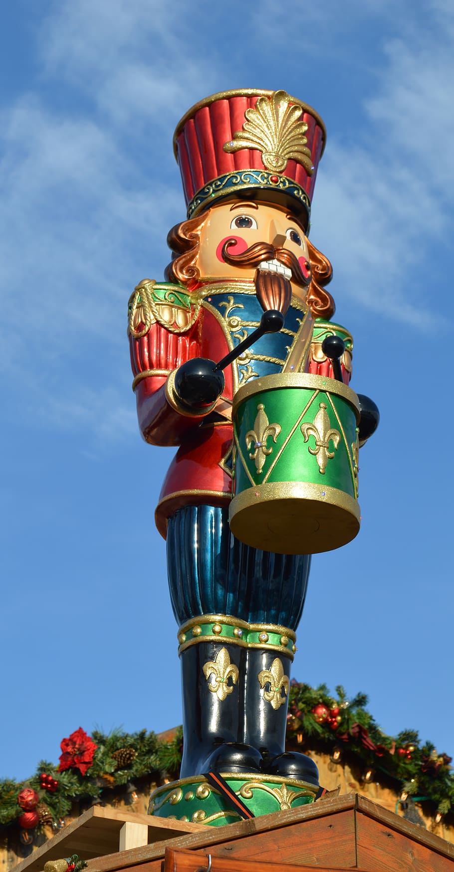 nutcracker, drummer, large, christmas market, figure, sky, low angle view HD wallpaper