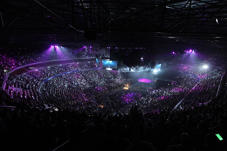 performance, oval, crowd, singers, auditorium, audience, group HD wallpaper
