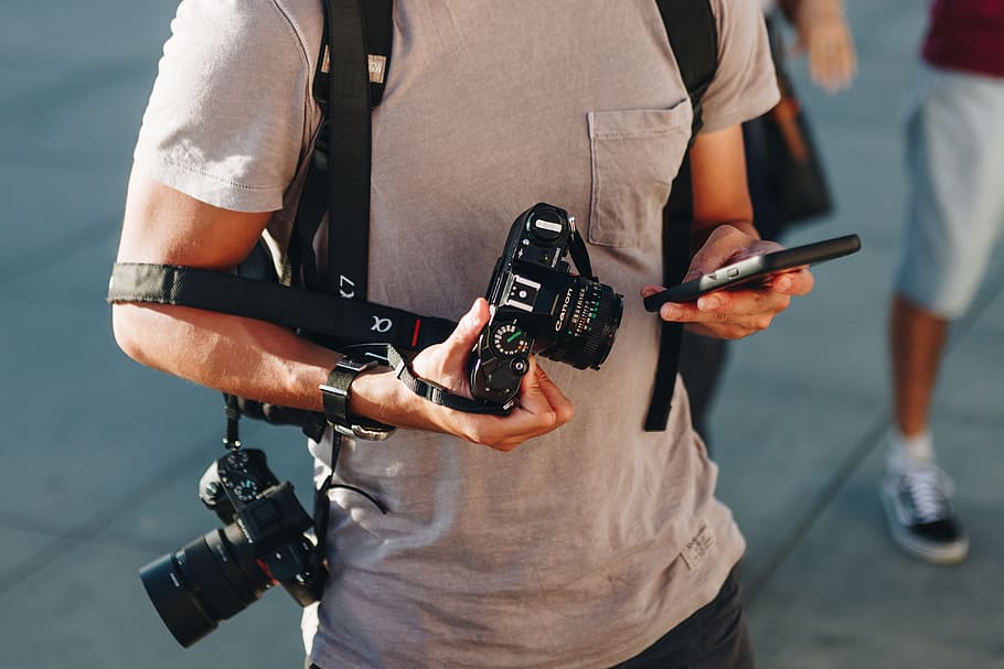 men holding smartphone and two DSLR cameras, gear, hand, dual, HD wallpaper