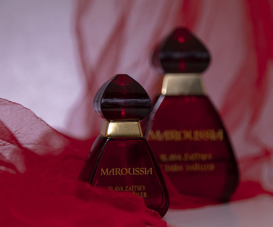 perfume, bottle, cosmetics, scratches, half empty, glass, red glass HD wallpaper