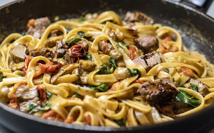 cooked pasta, italian food