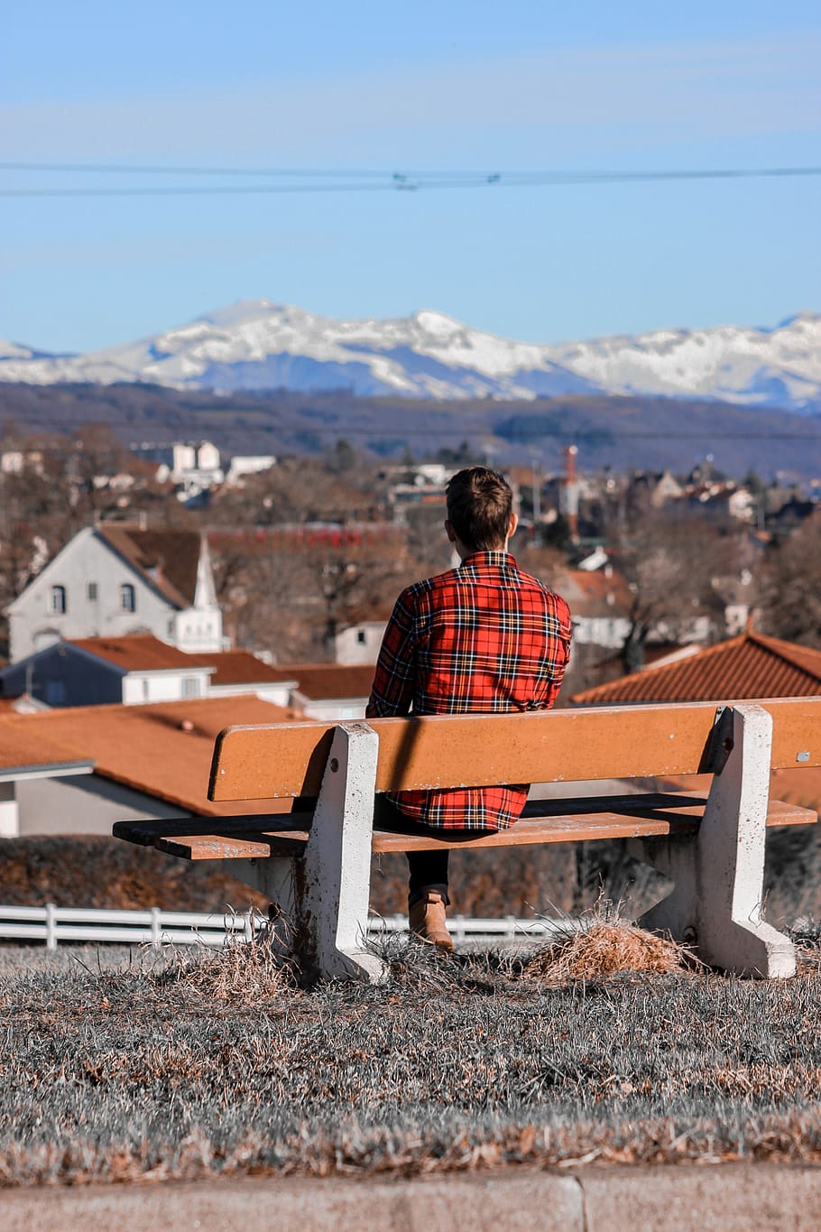 person sitting on bench, roof, furniture, human, mountain, architecture HD wallpaper