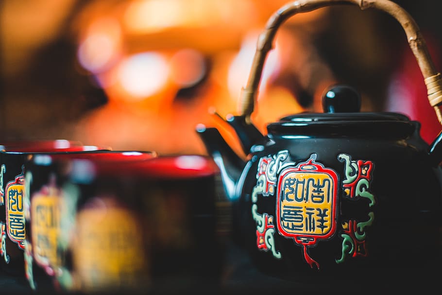 black ceramic teapot and cups, focus on foreground, close-up HD wallpaper